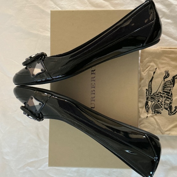 BURBERRY Black Patent Leather With Plaid Buckle Detail Flats ( Size:38) - Picture 5 of 8